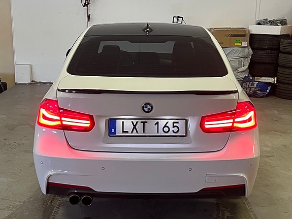 BMW 318i 2 of 4