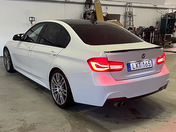 BMW 318i 4 of 4