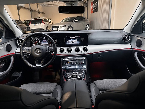 Mercedes-Benz E220 11 of 13