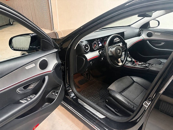 Mercedes-Benz E220 9 of 13