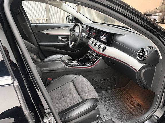 Mercedes-Benz E220 12 of 13