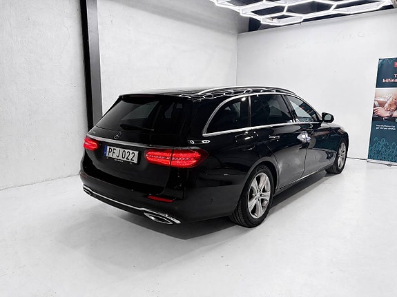 Mercedes-Benz E220 7 of 13