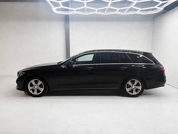 Mercedes-Benz E220 2 of 13
