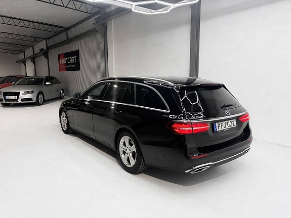 Mercedes-Benz E220 3 of 13