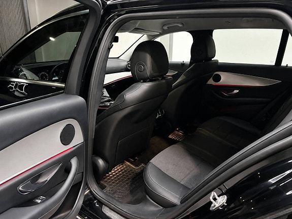 Mercedes-Benz E220 13 of 13