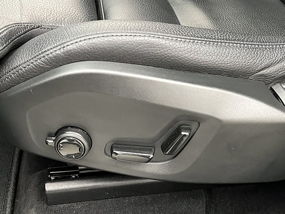 Volvo XC60 15 of 30