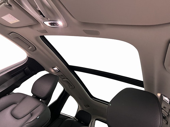 Volvo XC60 13 of 30