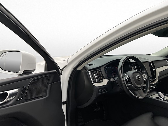Volvo XC60 11 of 30