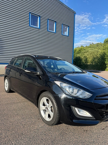 Hyundai i30 2 of 13