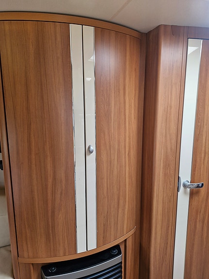 Hobby 560 UFF EXCELLENT Queensbed 9 of 10