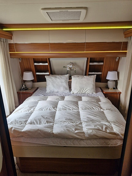 Hobby 560 UFF EXCELLENT Queensbed 3 of 10