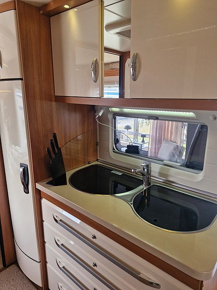 Hobby 560 UFF EXCELLENT Queensbed 7 of 10
