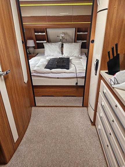 Hobby 560 UFF EXCELLENT Queensbed 10 of 10
