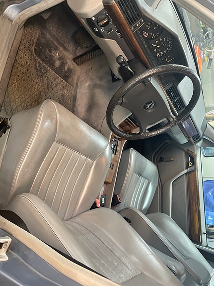 Mercedes-Benz 200 2 of 7