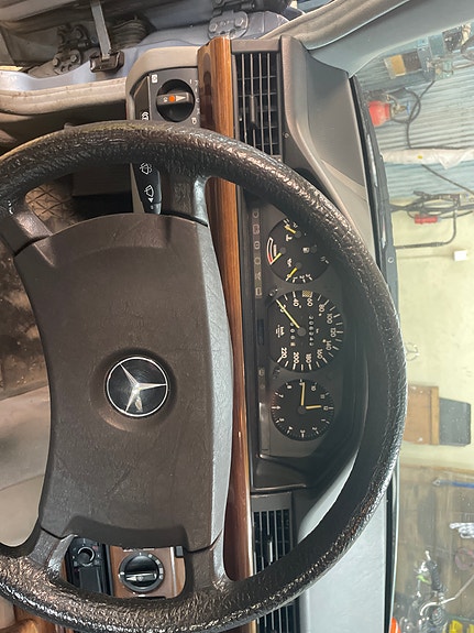 Mercedes-Benz 200 3 of 7