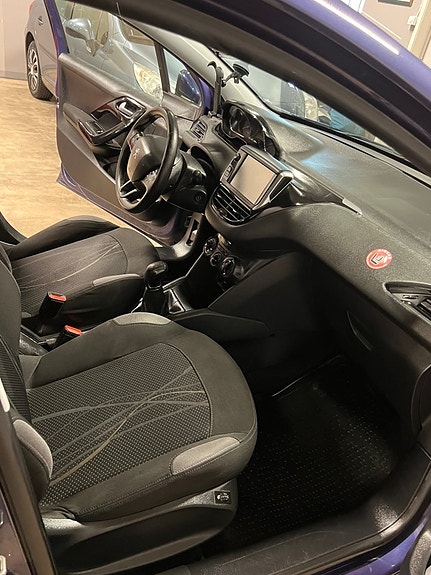 Peugeot 208 20 of 24