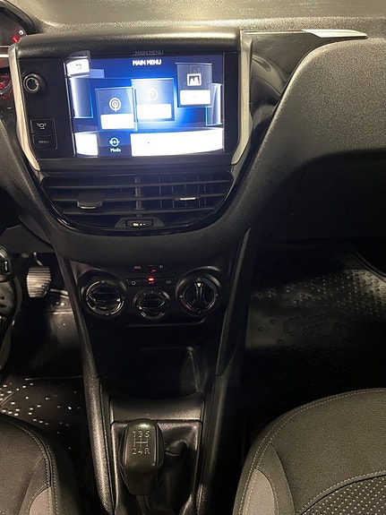 Peugeot 208 24 of 24