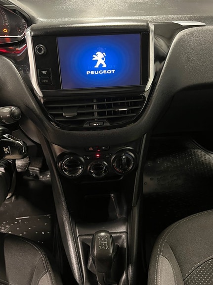 Peugeot 208 22 of 24