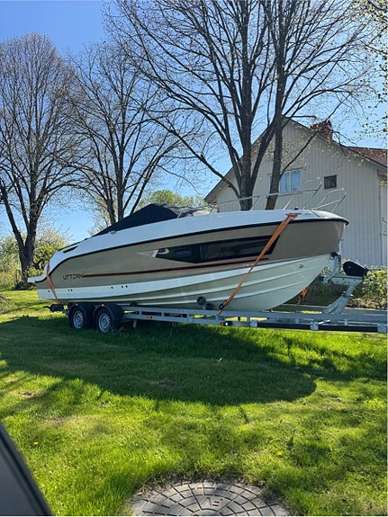 Uttern D70 Premium Edition 2019 | Verado F225 | Victron | 80-Trailer 11 of 14