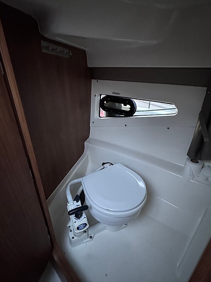 Uttern D70 Premium Edition 2019 | Verado F225 | Victron | 80-Trailer 8 of 14