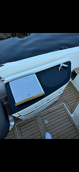 Uttern D70 Premium Edition 2019 | Verado F225 | Victron | 80-Trailer 6 of 14