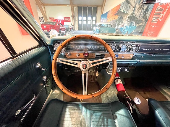 Pontiac Grand Prix 19 of 30