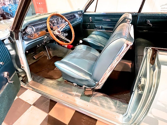 Pontiac Grand Prix 25 of 30