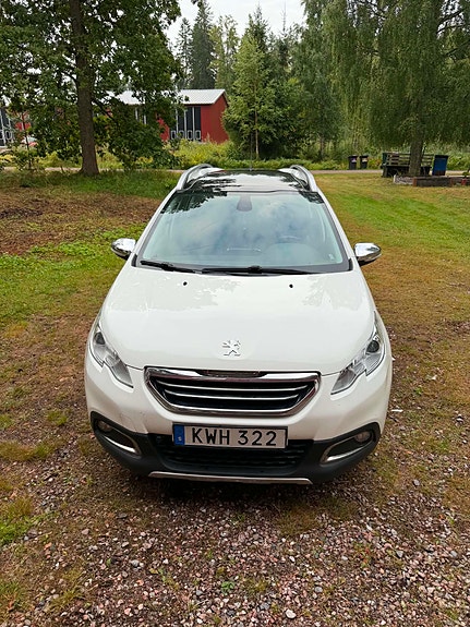 Peugeot 2008 2 of 10