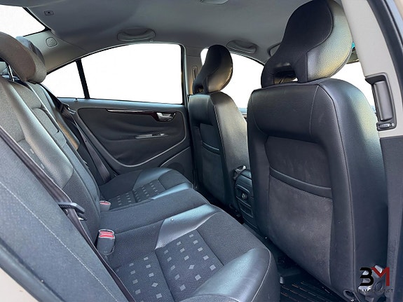Volvo S60 12 of 16