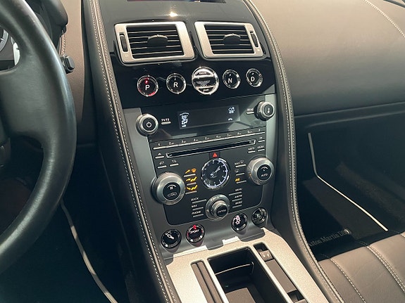 Aston Martin DB9 13 of 19