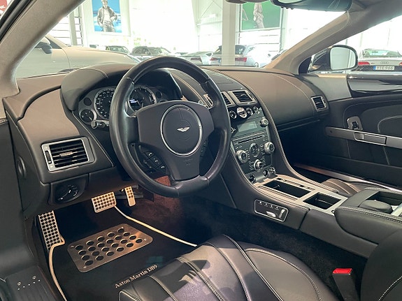 Aston Martin DB9 11 of 19