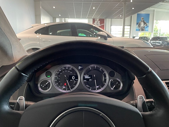 Aston Martin DB9 12 of 19