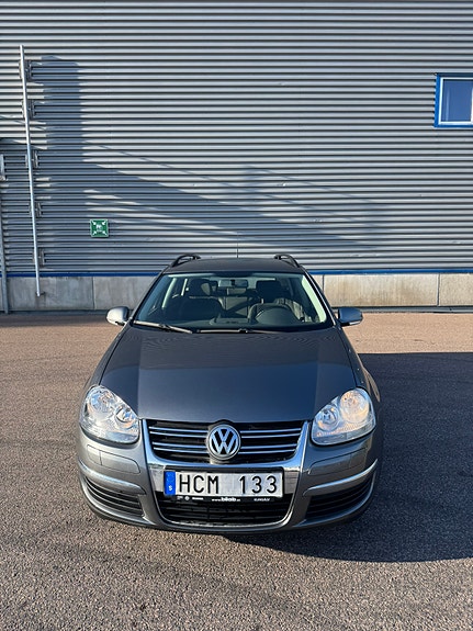 Volkswagen Golf V 2 of 12