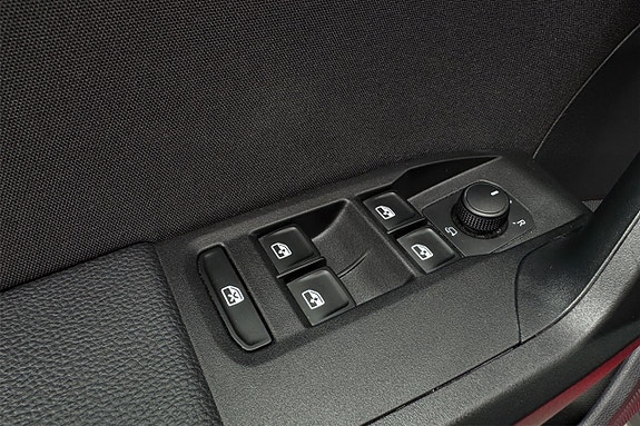 Seat Arona 26 of 30