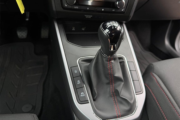 Seat Arona 27 of 30