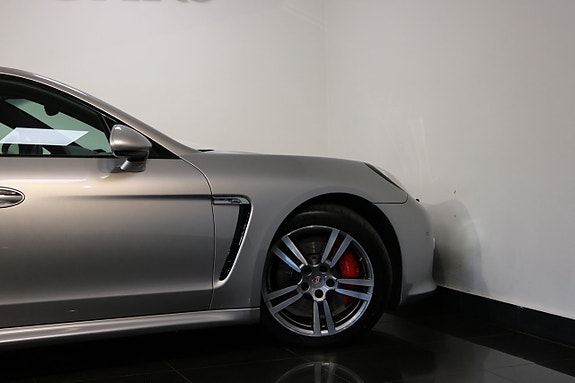 Porsche Panamera Turbo S 27 of 28