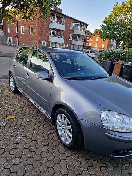 Volkswagen Golf V 2 of 6