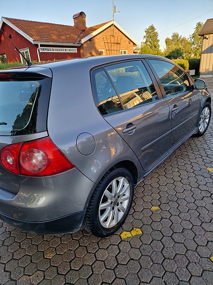 Volkswagen Golf V 3 of 6