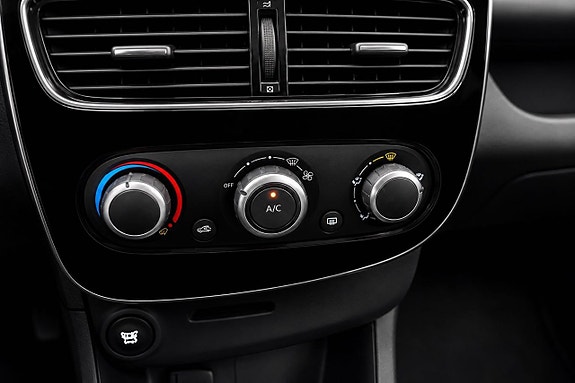 Renault Clio 23 of 24