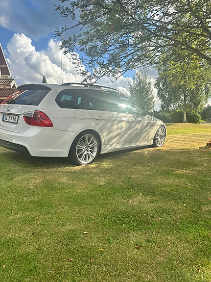 BMW 325i 5 of 7