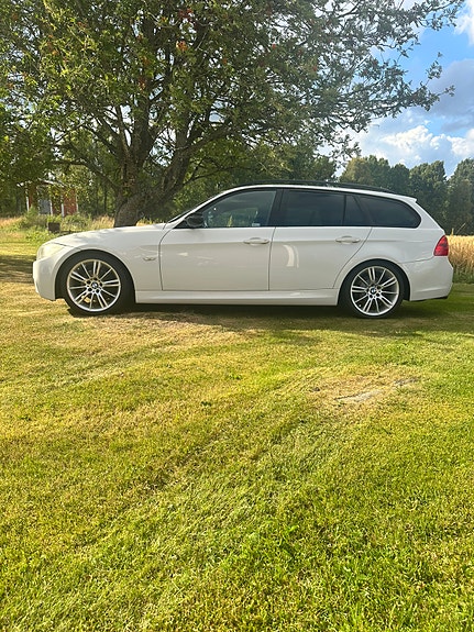 BMW 325i 2 of 7