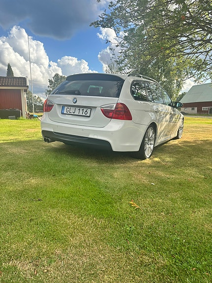 BMW 325i 4 of 7