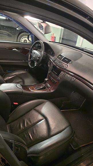 Mercedes-Benz E200 6 of 16