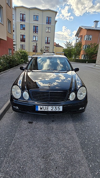 Mercedes-Benz E200 4 of 16