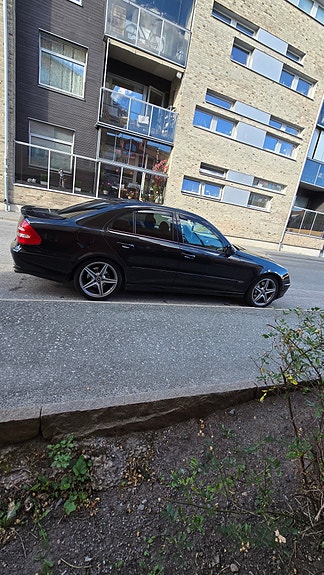 Mercedes-Benz E200 2 of 16