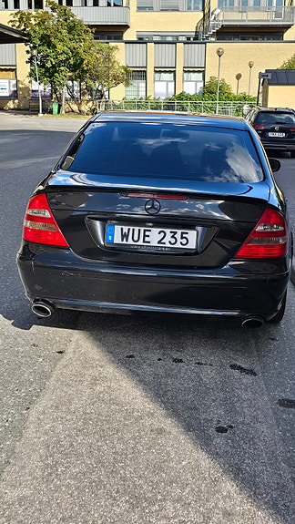 Mercedes-Benz E200 3 of 16