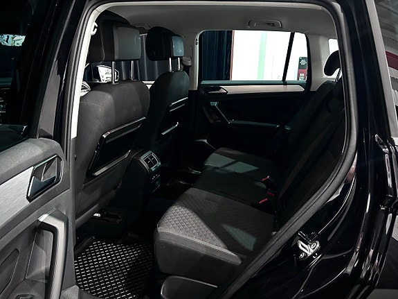 Volkswagen Tiguan 13 of 30