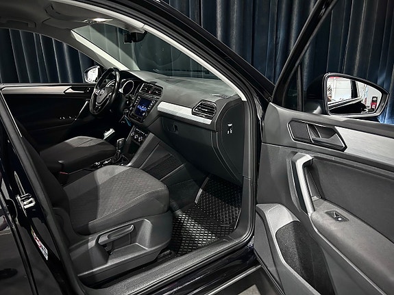 Volkswagen Tiguan 16 of 30