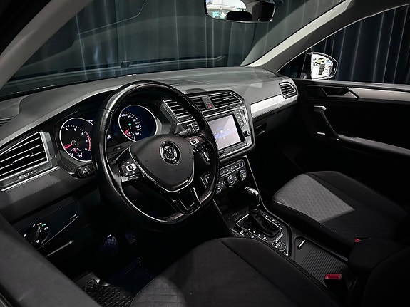 Volkswagen Tiguan 12 of 30