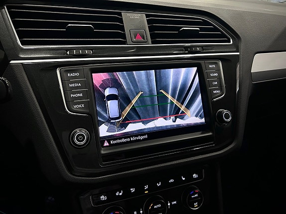 Volkswagen Tiguan 18 of 30